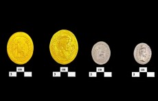 Moedas de ouro e prata romanas descobertas nos Emirados rabes Unidos